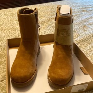 Brand new UGG Corene size 5 girls